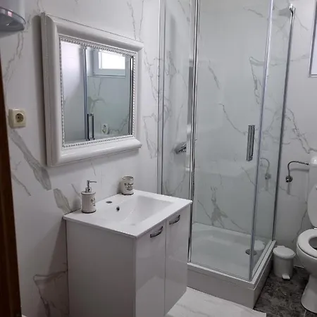 Natalija 4 Stars Lägenhet *