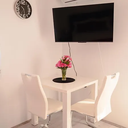 Natalija 4 Stars Lägenhet *