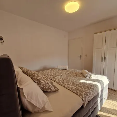 Natalija 4 Stars Apartamento Mrljane
