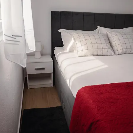 Natalija 4 Stars Apartamento