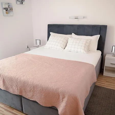 Natalija 4 Stars Apartamento Mrljane