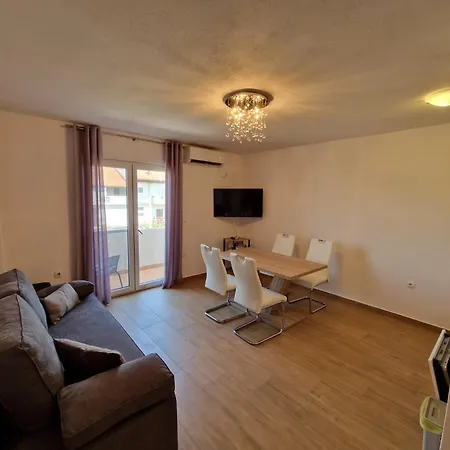 Natalija 4 Stars Apartment *
