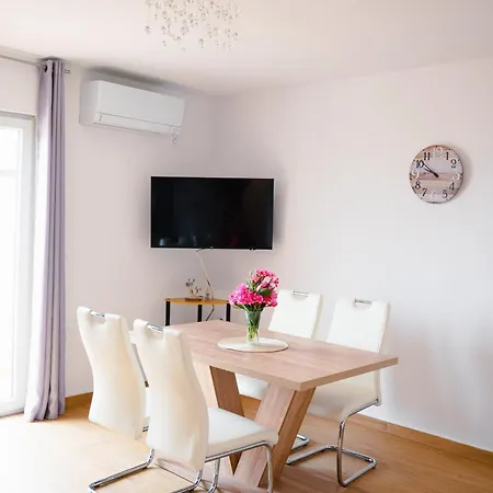 Natalija 4 Stars Apartment