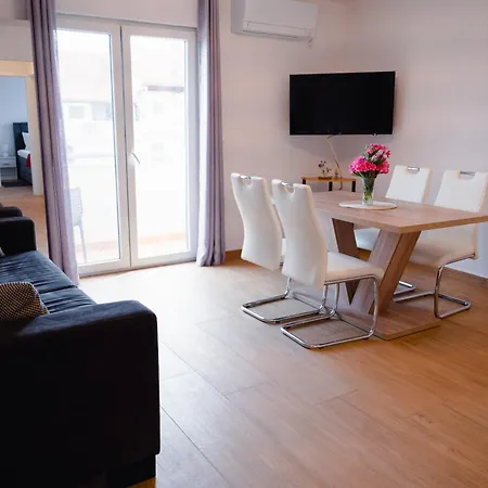 Apartment Natalija 4 Stars *