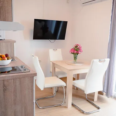 Natalija 4 Stars Apartment Mrljane
